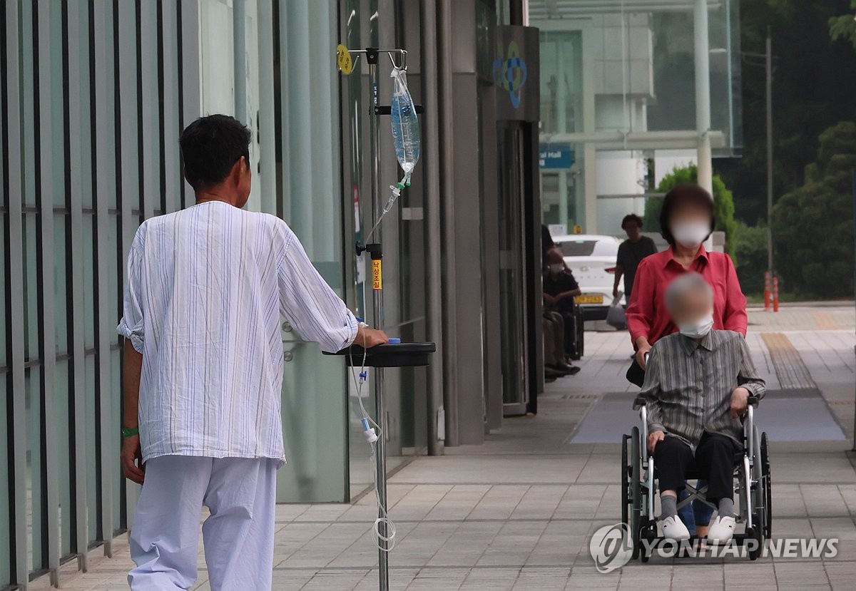 의사단체들, 교육부 때리기…"의학교육평가원 독립성 훼손 말라"