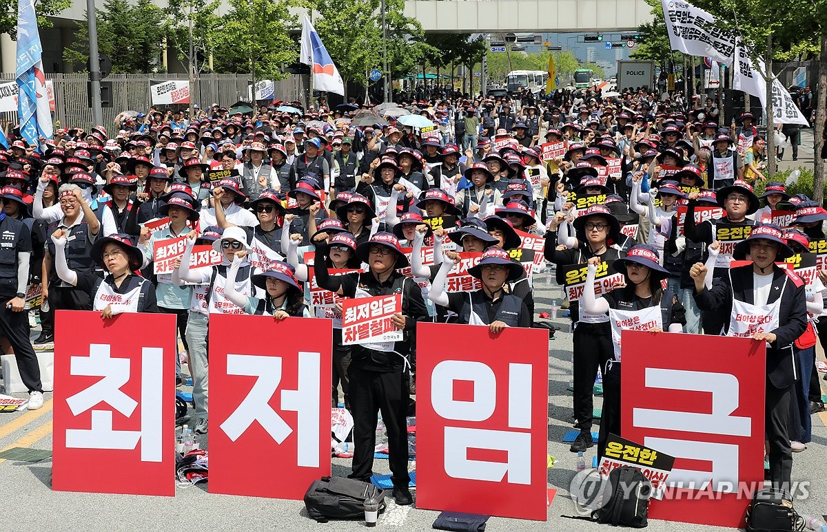 최저임금 1만원 시대 활짝…노동계 요구보다는 9년 늦어