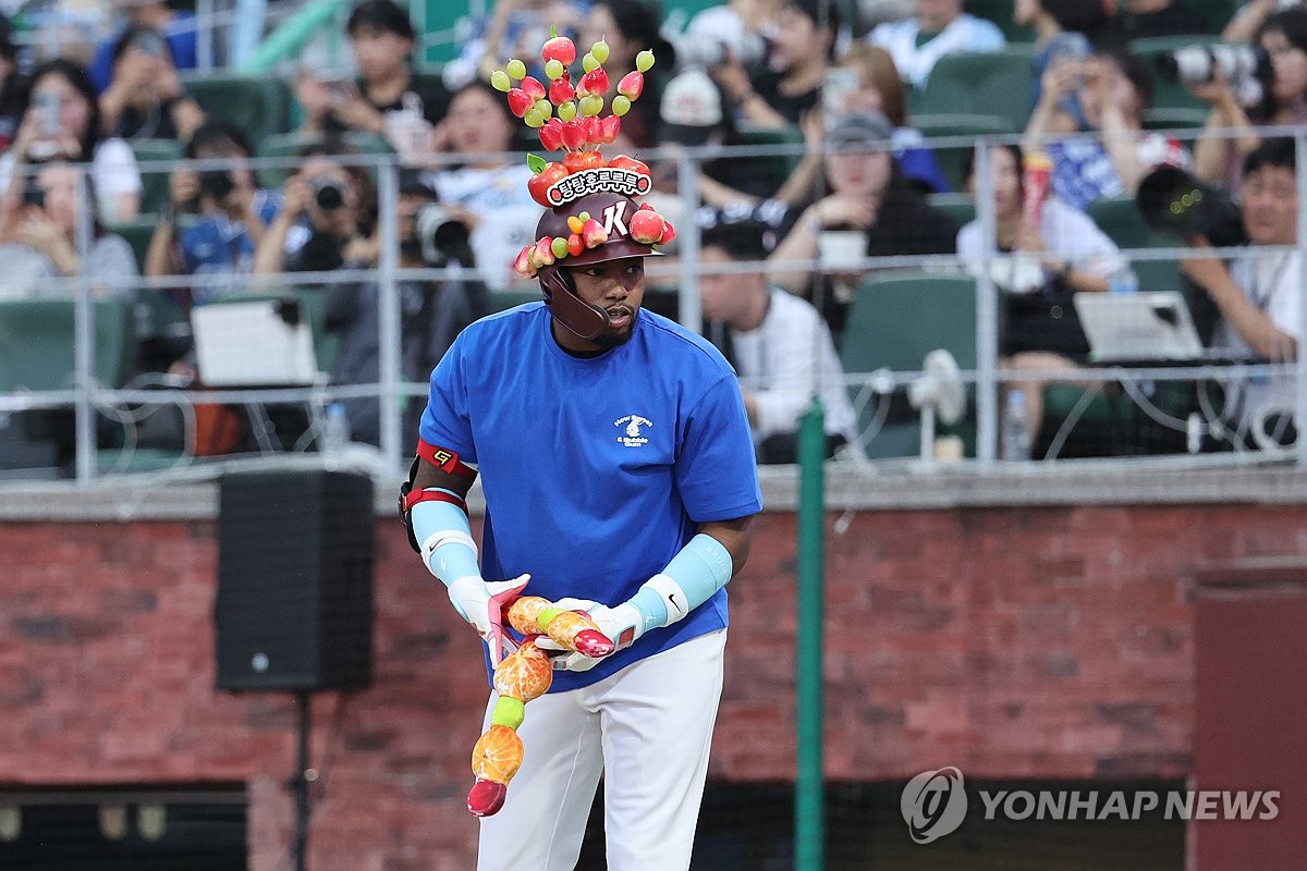 거를 타순 없는 1군 퍼포먼스…마황 '도루할까 말까' 재연 익살