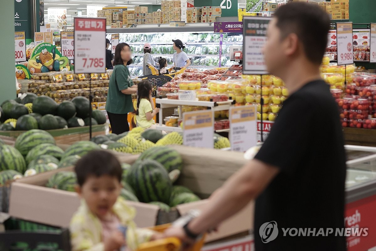 추석특수 vs 中이커머스 공세…3분기 유통업 기대감 희비 엇갈려