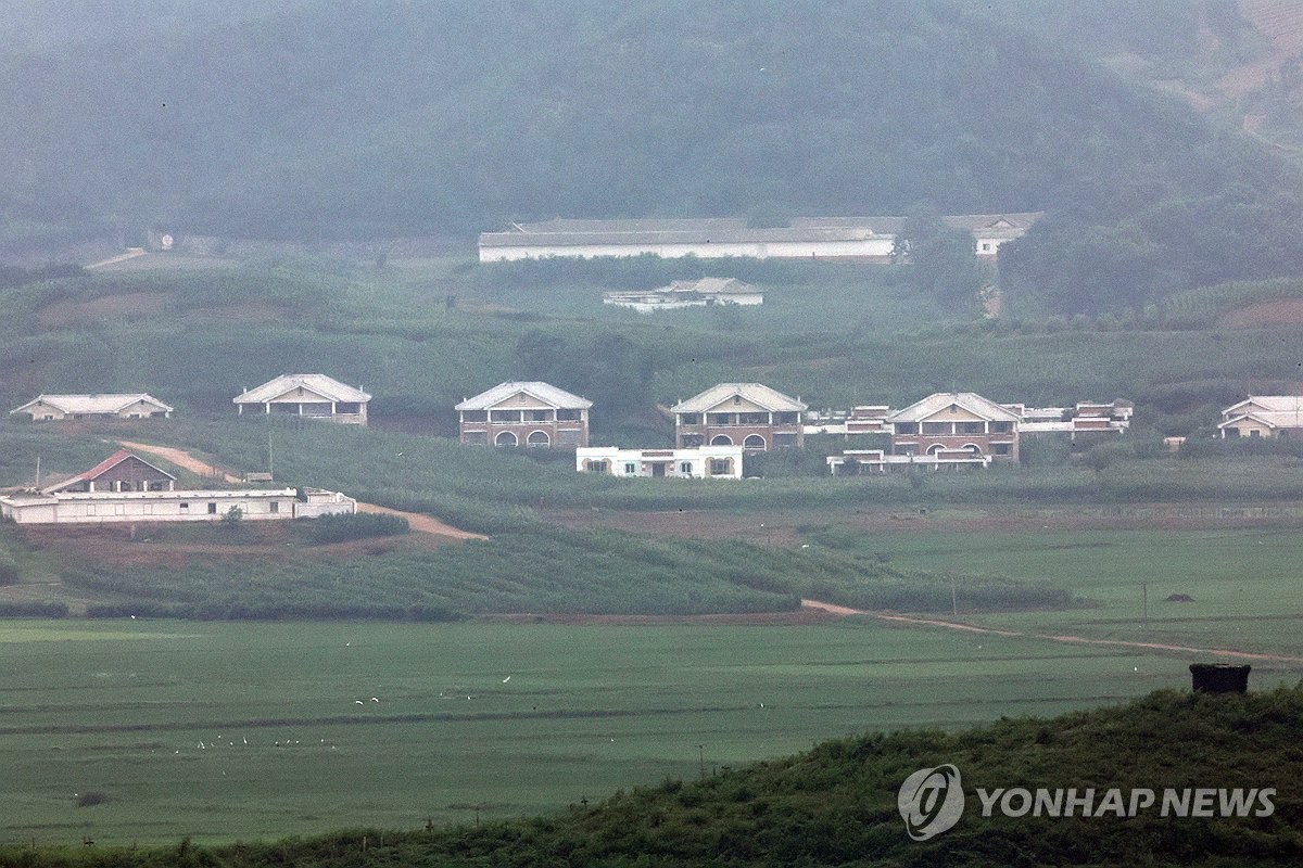 북한도 본격 장마철…"최대로 긴장 각성해야" 대비책 독려