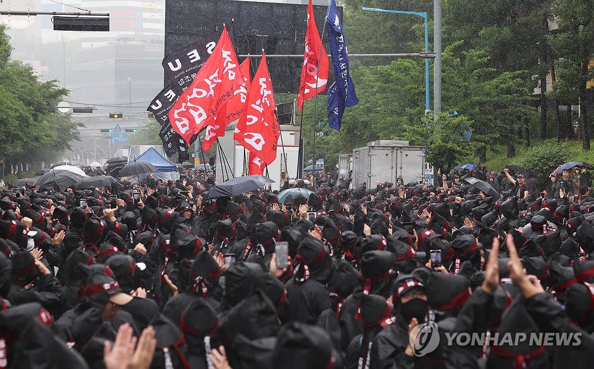 삼성전자 노조 사상 첫 총파업…사측 "생산차질 없도록 준비"(종합)