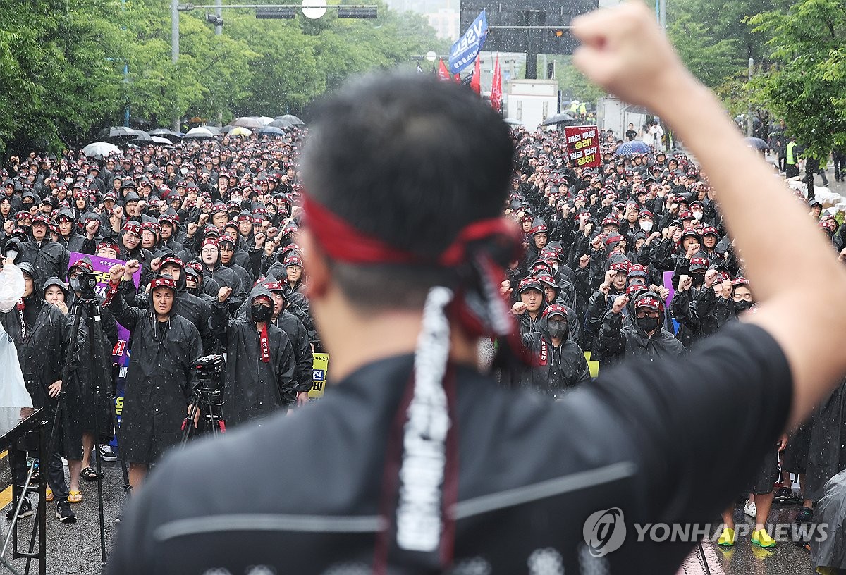 삼성전자 노조 사상 첫 총파업…사측 "생산차질 없도록 준비"(종합)