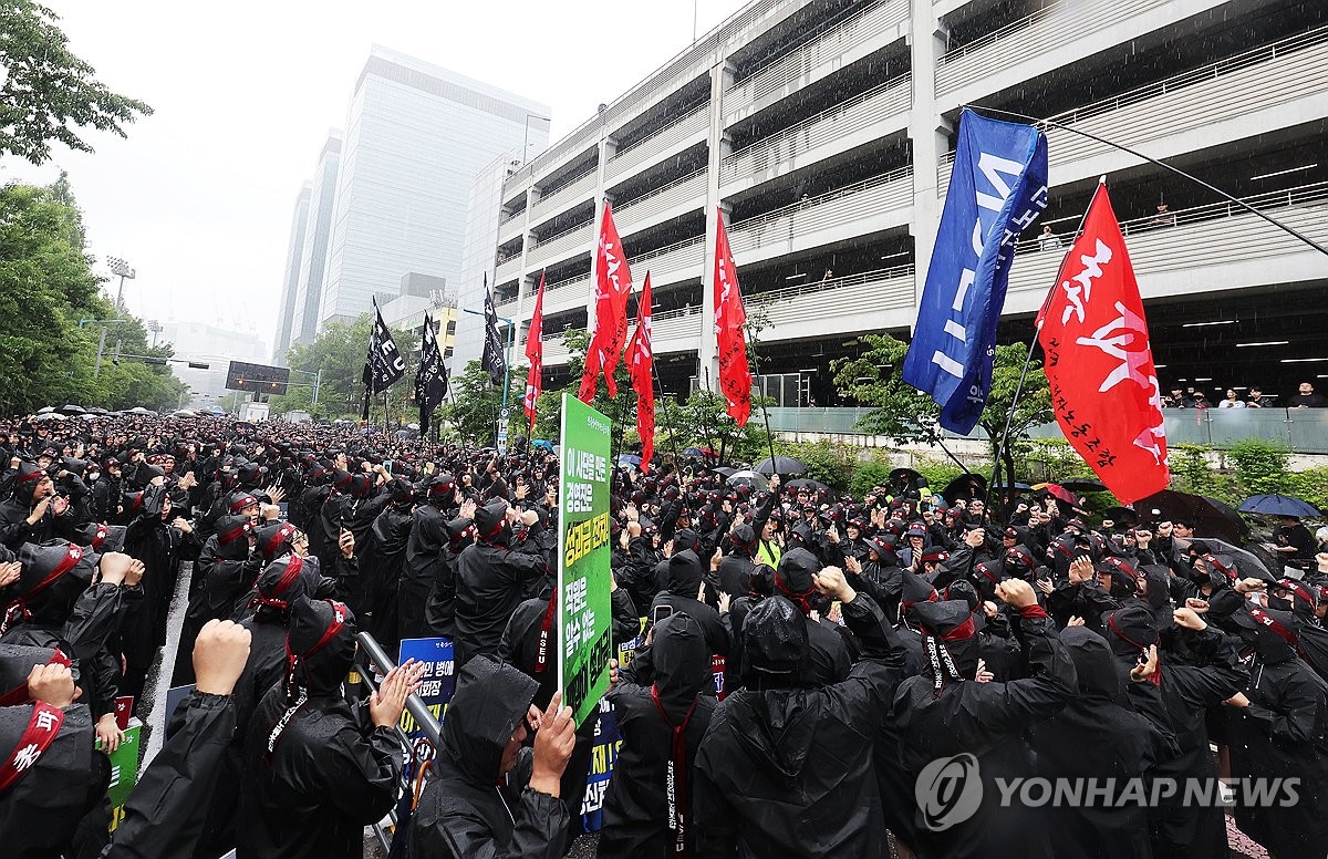 FT "위기의 삼성전자, SK하이닉스에 엔지니어 뺏길 위험"