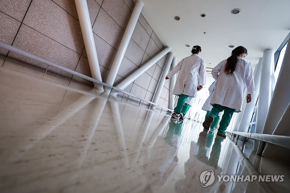 전공의 사직처리 앞둔 병원들 '난감'…"떠넘기기", "시일 촉박"