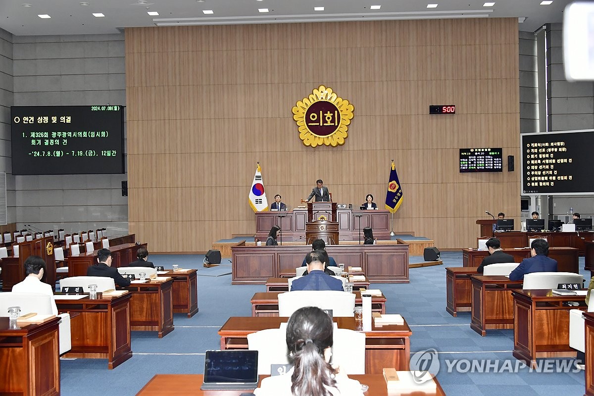 민주당, 광주시의원들에게 '경고'…의회 권한 침해 논란