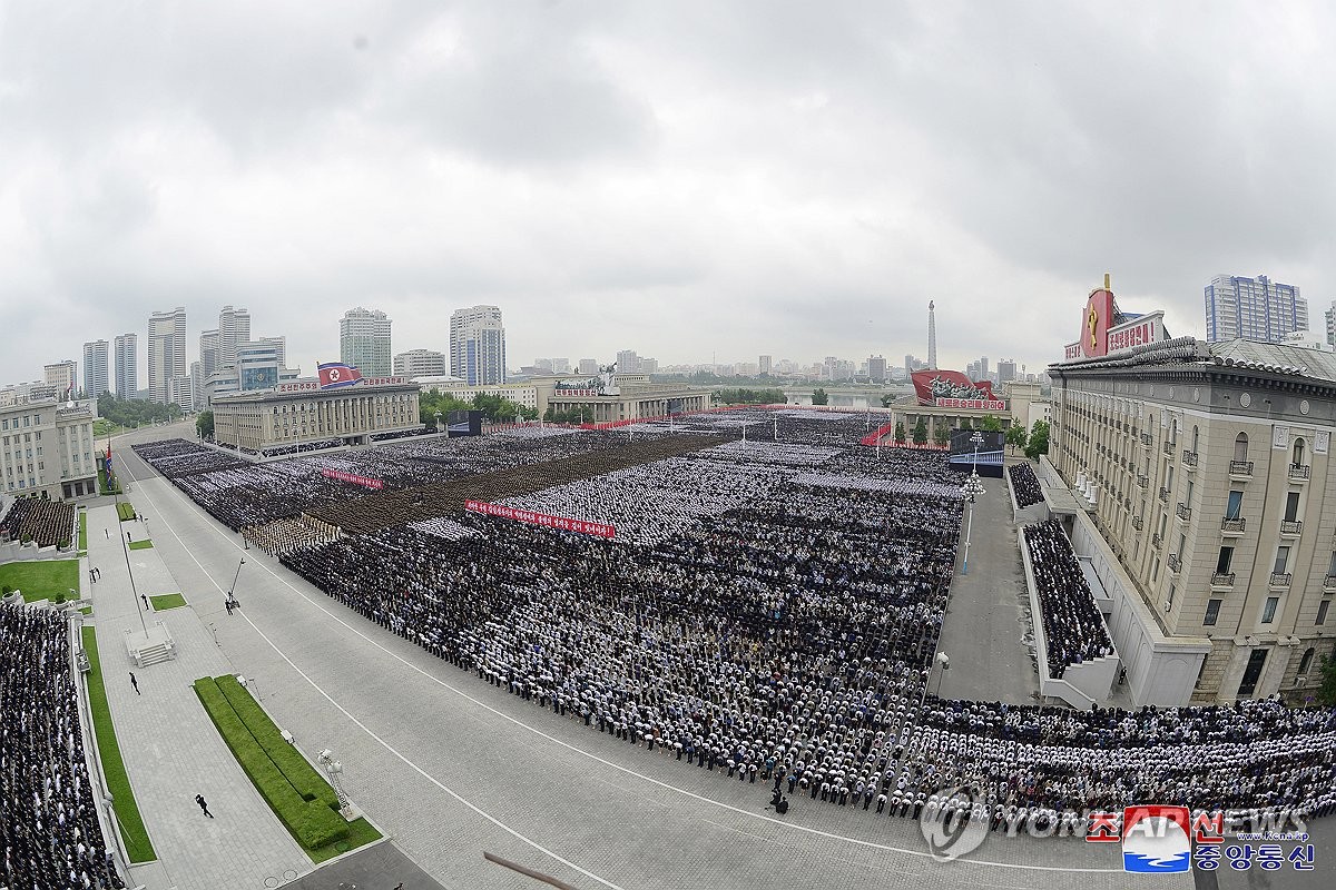 성대했던 김일성 30주기 추모행사…김영철, 주석단에 등장(종합)