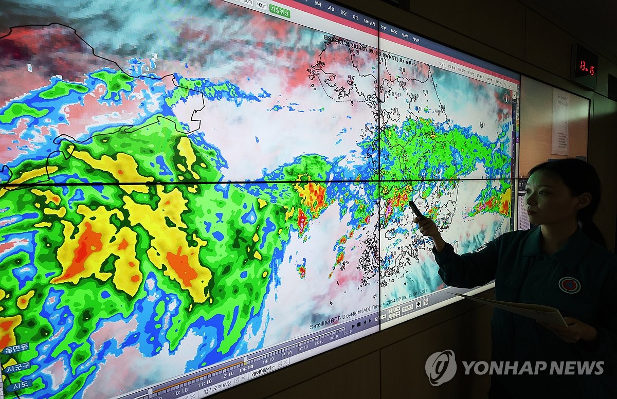 [내일날씨] 남부·제주 장맛비…수도권 등 체감 33도 넘는 무더위