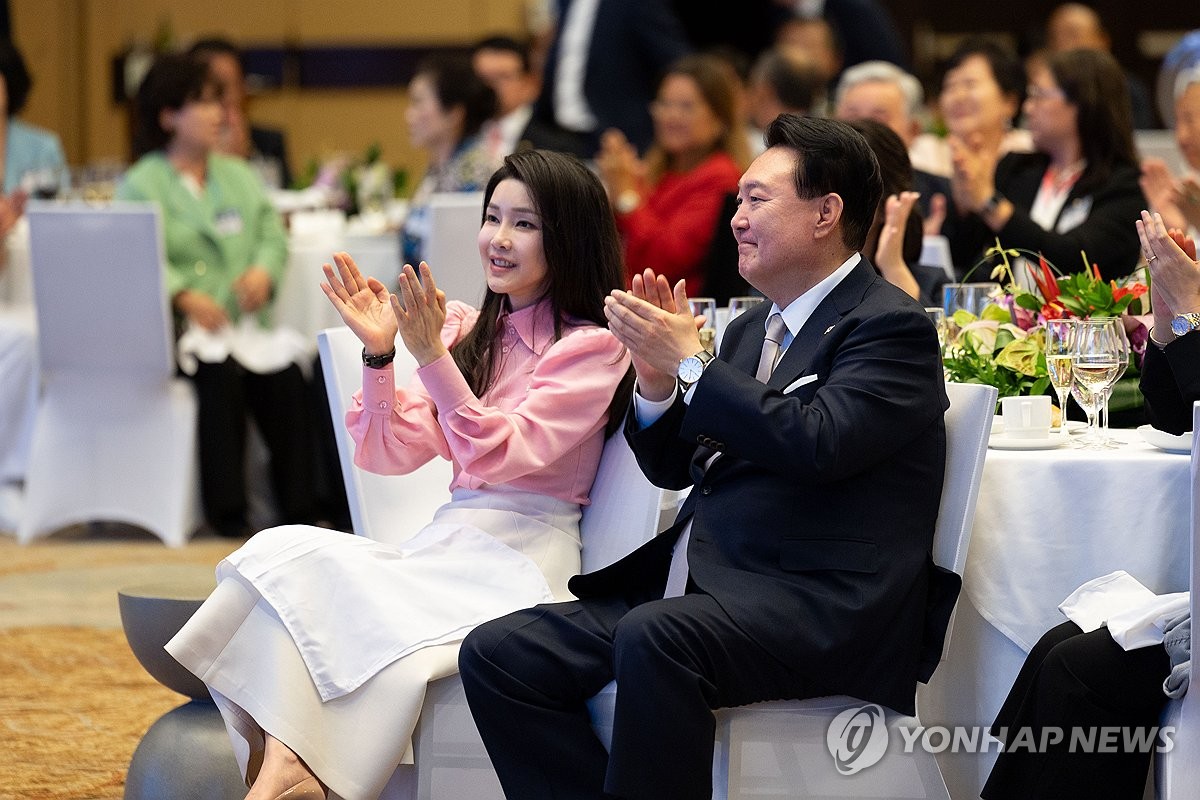 한인기독교회 찾은 김여사 "이승만 대통령 위업 재조명되길"