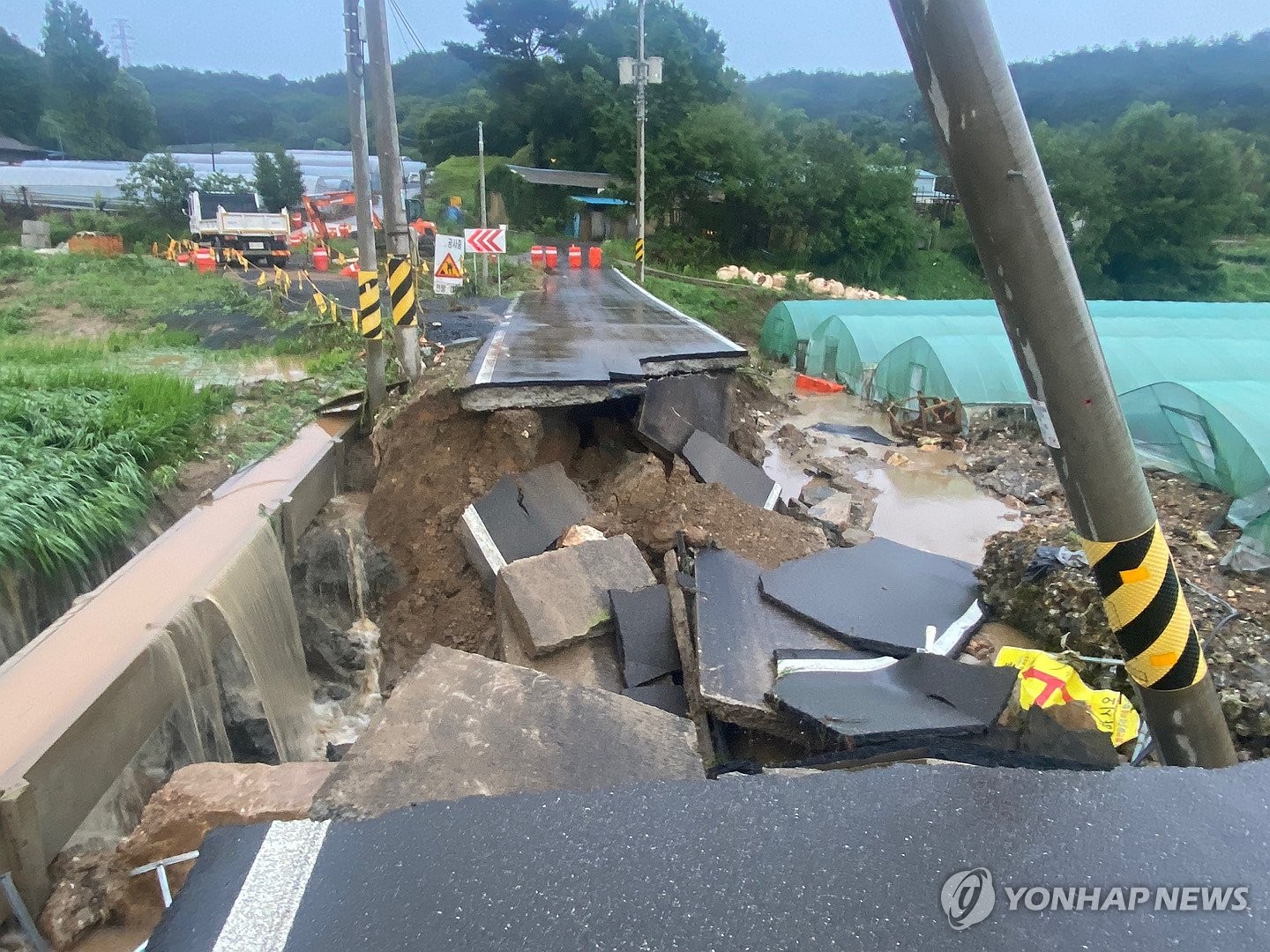 집중호우에 4명 숨지고, 도로·하천제방 등 공공시설 391곳 파손