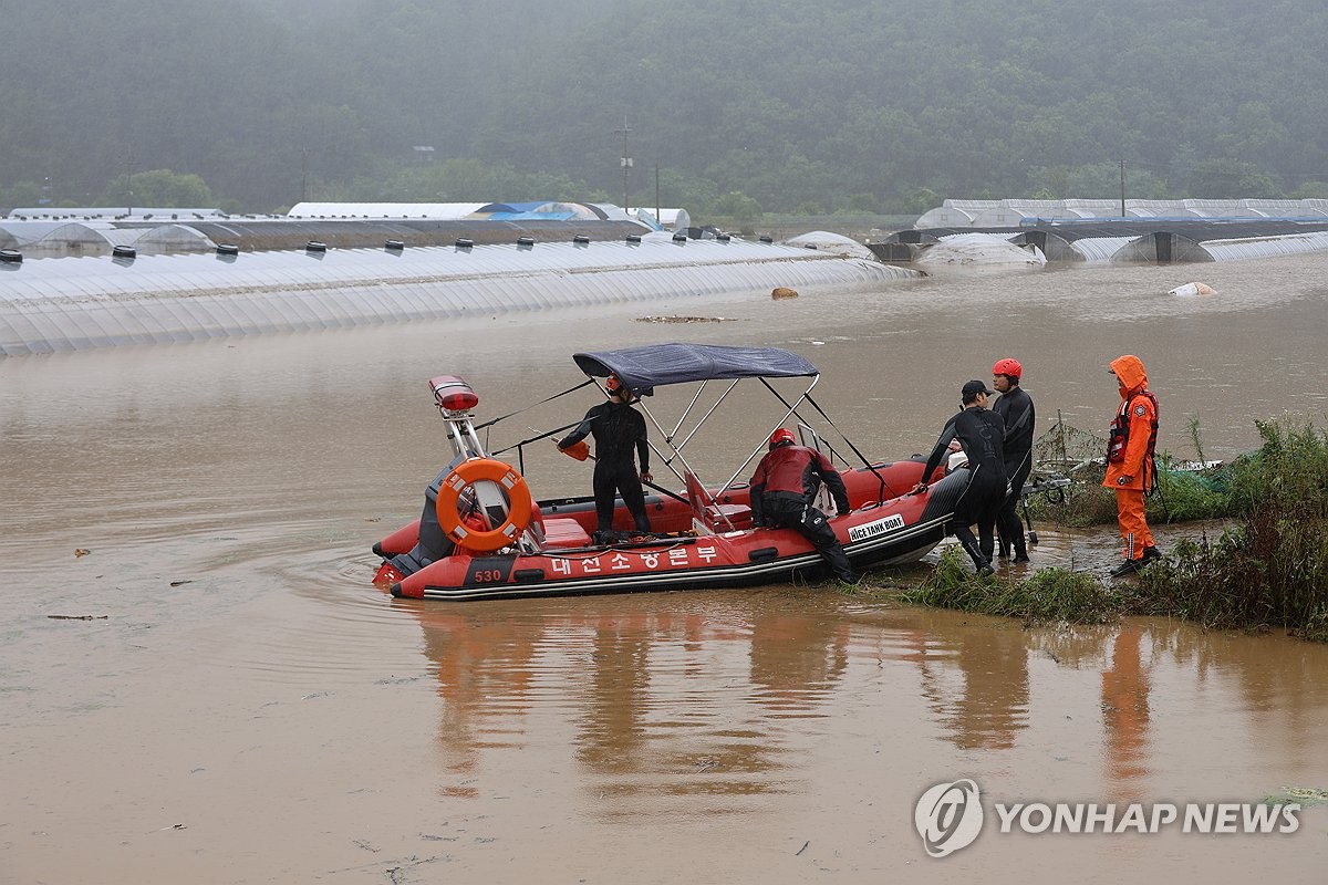 폭우 할퀸 대전충남 곳곳 산사태·제방 붕괴 아수라장…3명 숨져(종합2보)