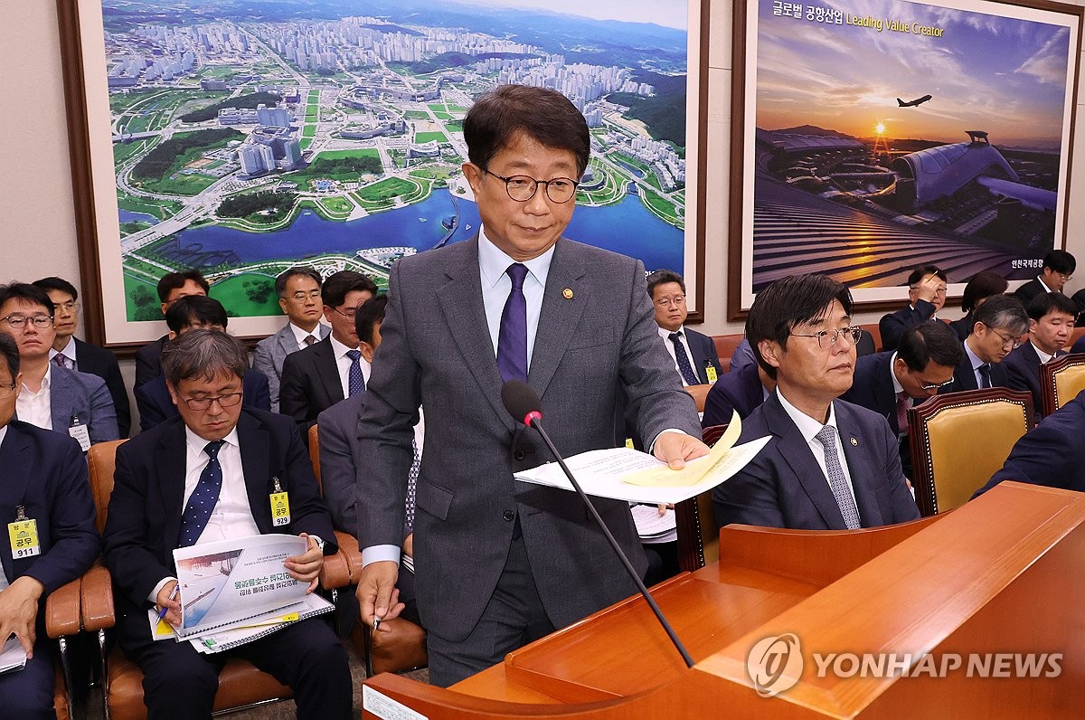 국토장관 "제 차엔 페달 블랙박스 달겠다"…의무화엔 부정적