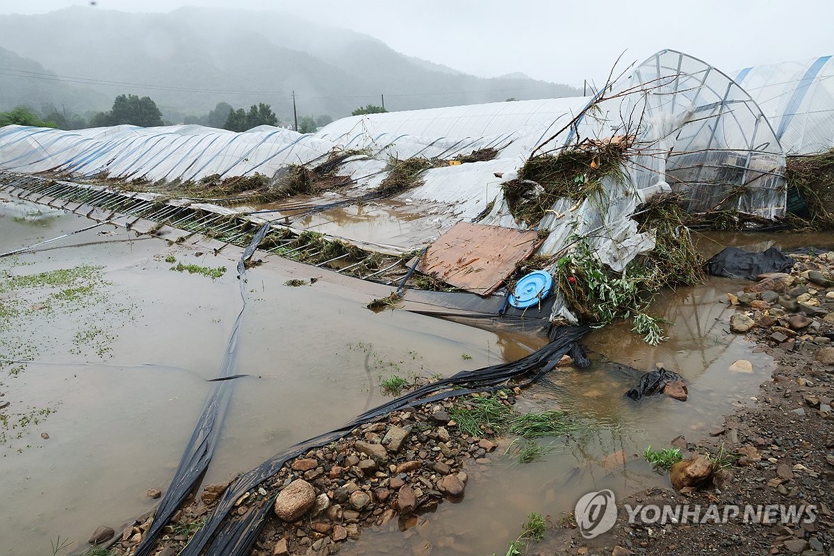 전북에 내린 폭우로 주민 168명 대피…주택 잠기고 산사태(종합)