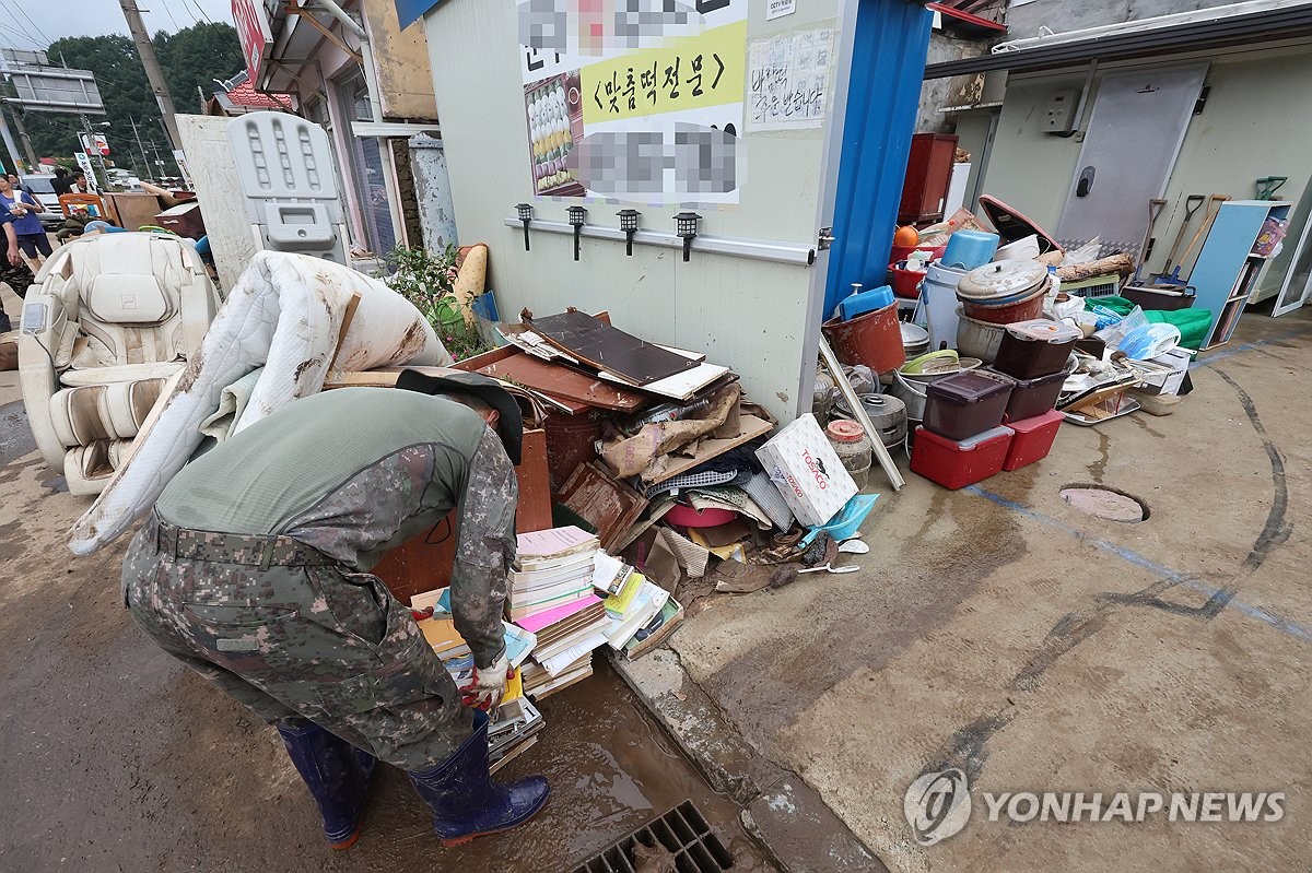 [르포] "언제 끝날지 모르겠지만"…수해 피해 복구 힘내는 주민들