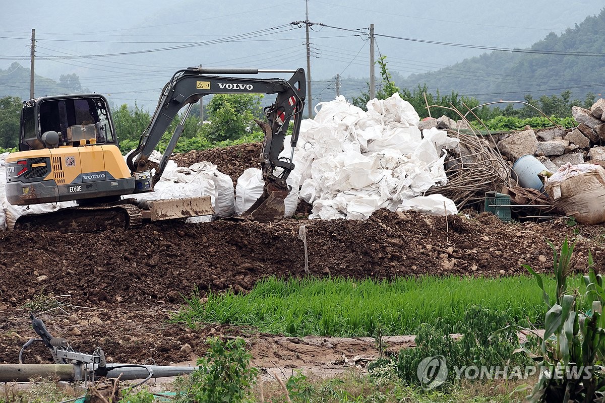 [르포] "언제 끝날지 모르겠지만"…수해 피해 복구 힘내는 주민들