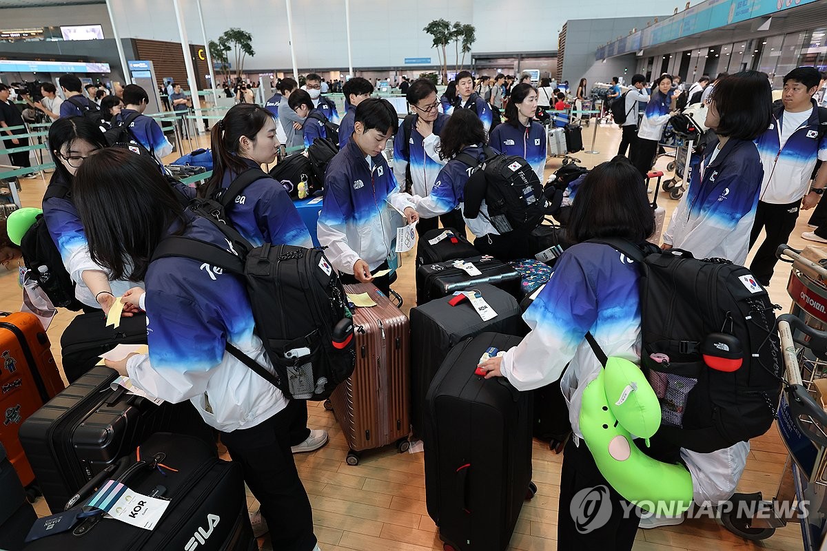 배드민턴 안세영·사격 대표팀 등 파리 올림픽 선발대 출국