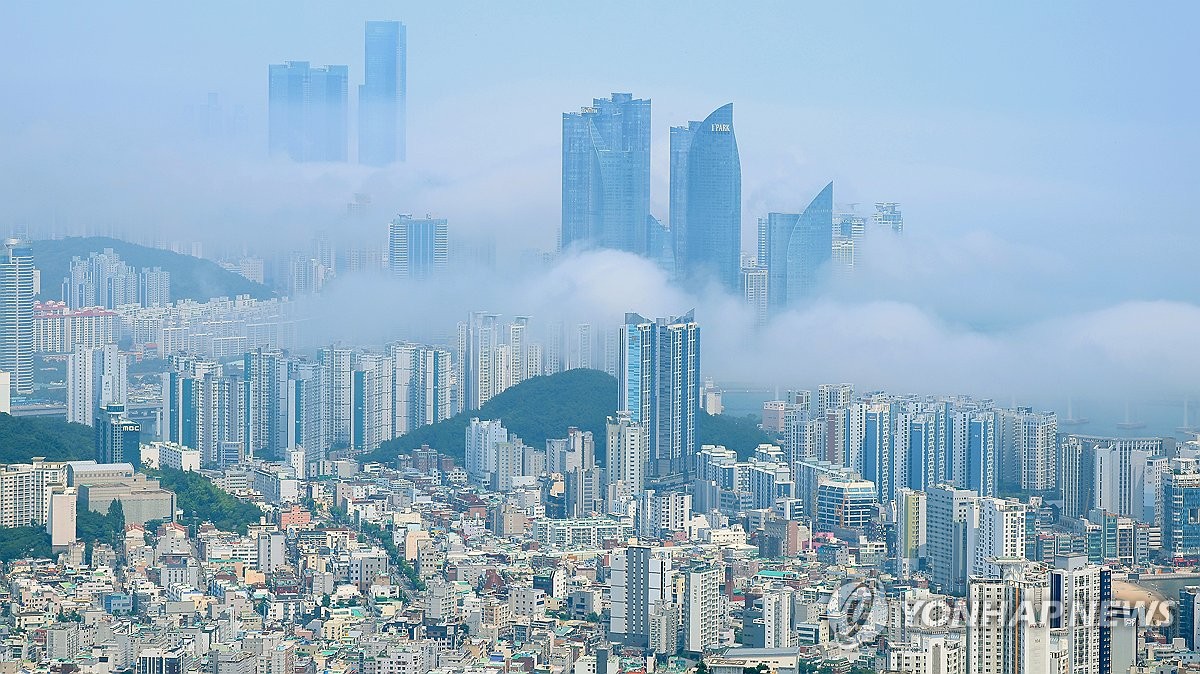 전국 구름 많고 곳곳 소나기…낮 최고 34도