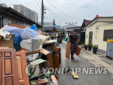 진흙 퍼내고 물로 씻어내고…대전충남 수해복구 구슬땀(종합2보)