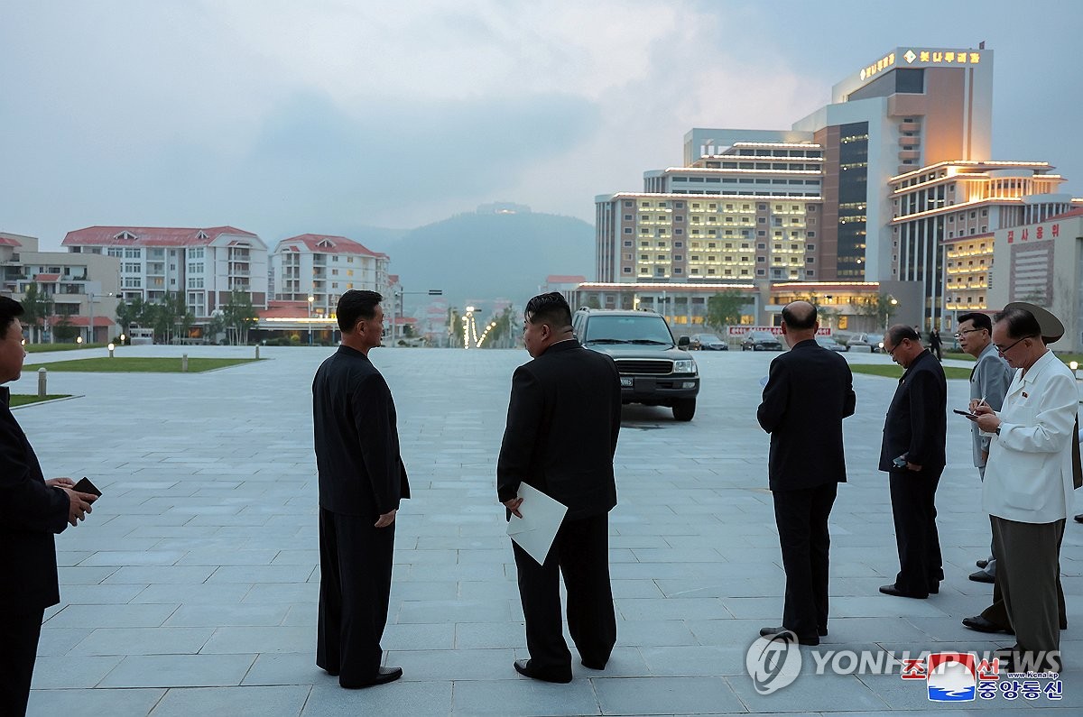 김정은, 삼지연 건설사업 간부 고강도 질책…"극심한 직무태만"