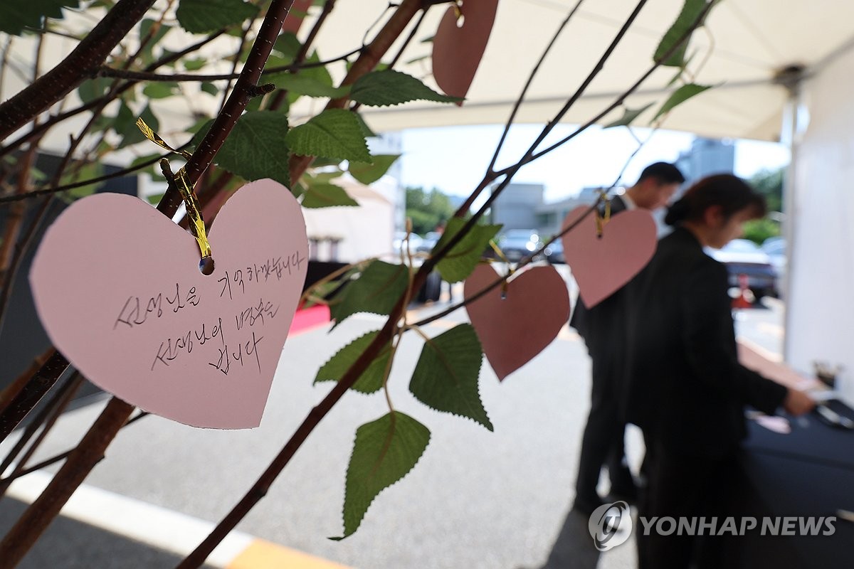 '서이초 1년' 서울 초등 교사들 "교육활동 법적 보호 안 돼"