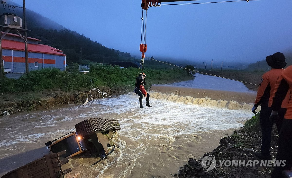 시간당 최대 103.5㎜ 폭우…전남 서남부 침수피해 잇달아(종합)