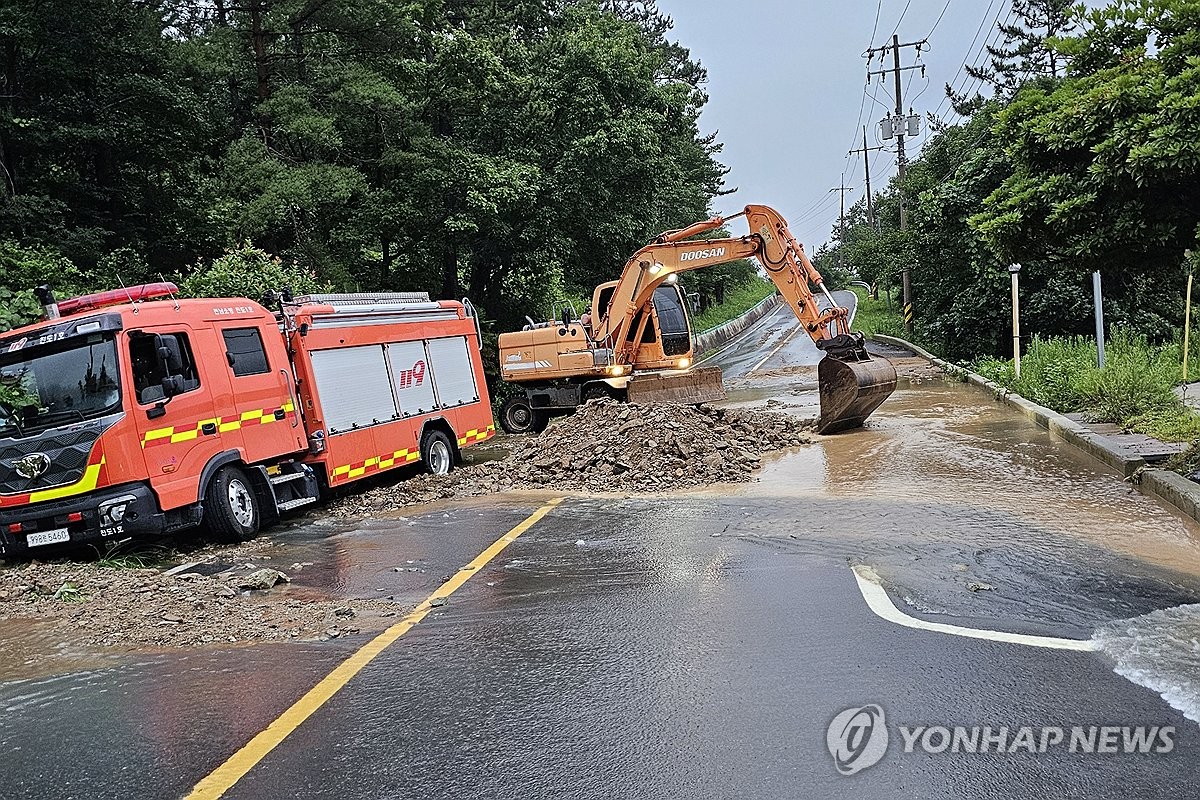 전남 남해안에 새벽 집중호우…정체전선 북상하며 비 뿌려