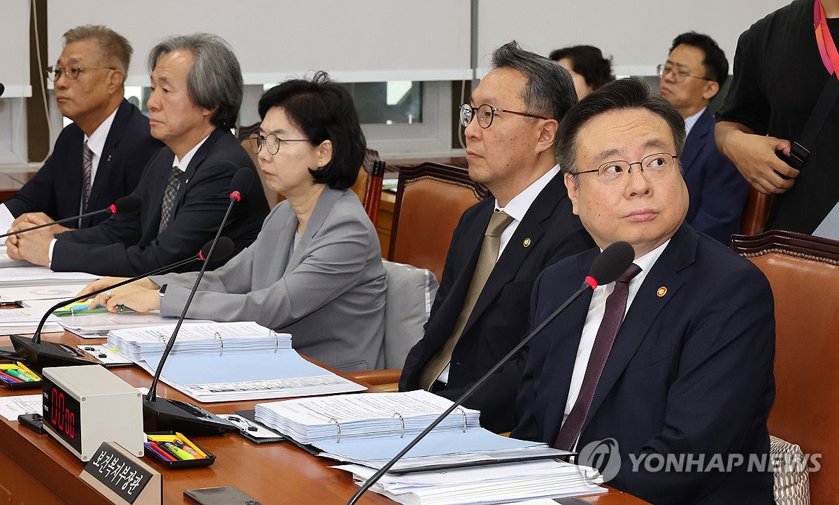 복지위, 전공위 미복귀에 "의료 무정부 사태"…해결촉구