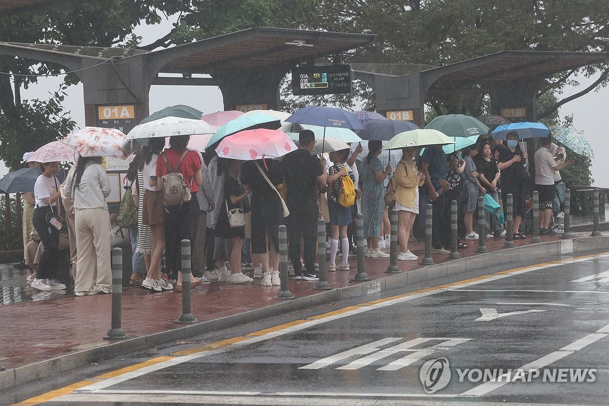 수도권 올해 첫 호우 긴급재난문자…서울 전역에 호우경보