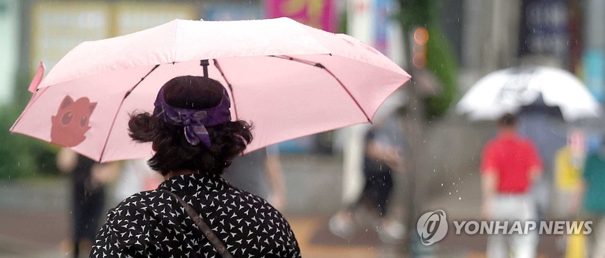 경남 밤새 최대 156㎜ 폭우…나무 쓰러지고 도로 침수·천둥까지