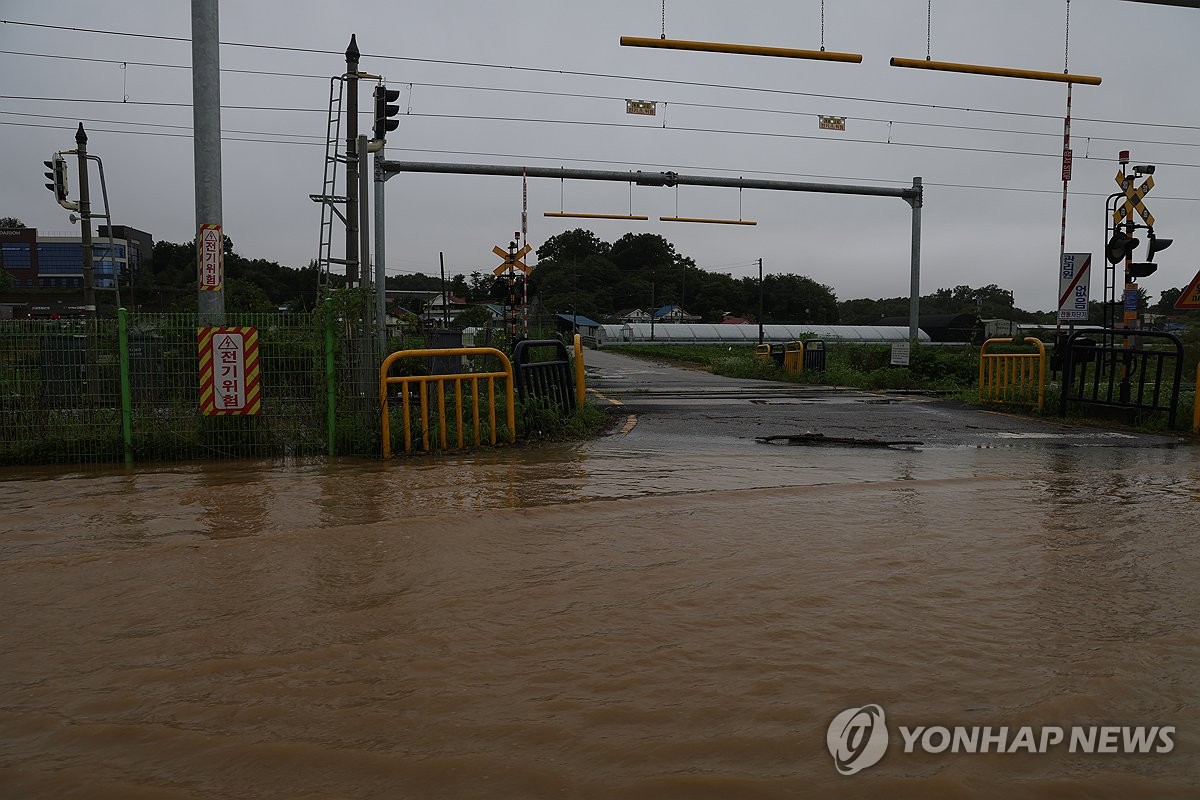 [르포] 물바다된 파주…"차를 운전하는데 수상스키 탄 듯"