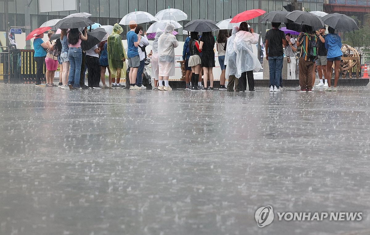 집중호우 쏟아진 서산 주택서 2명 구조…충남 5개시군 40명 대피