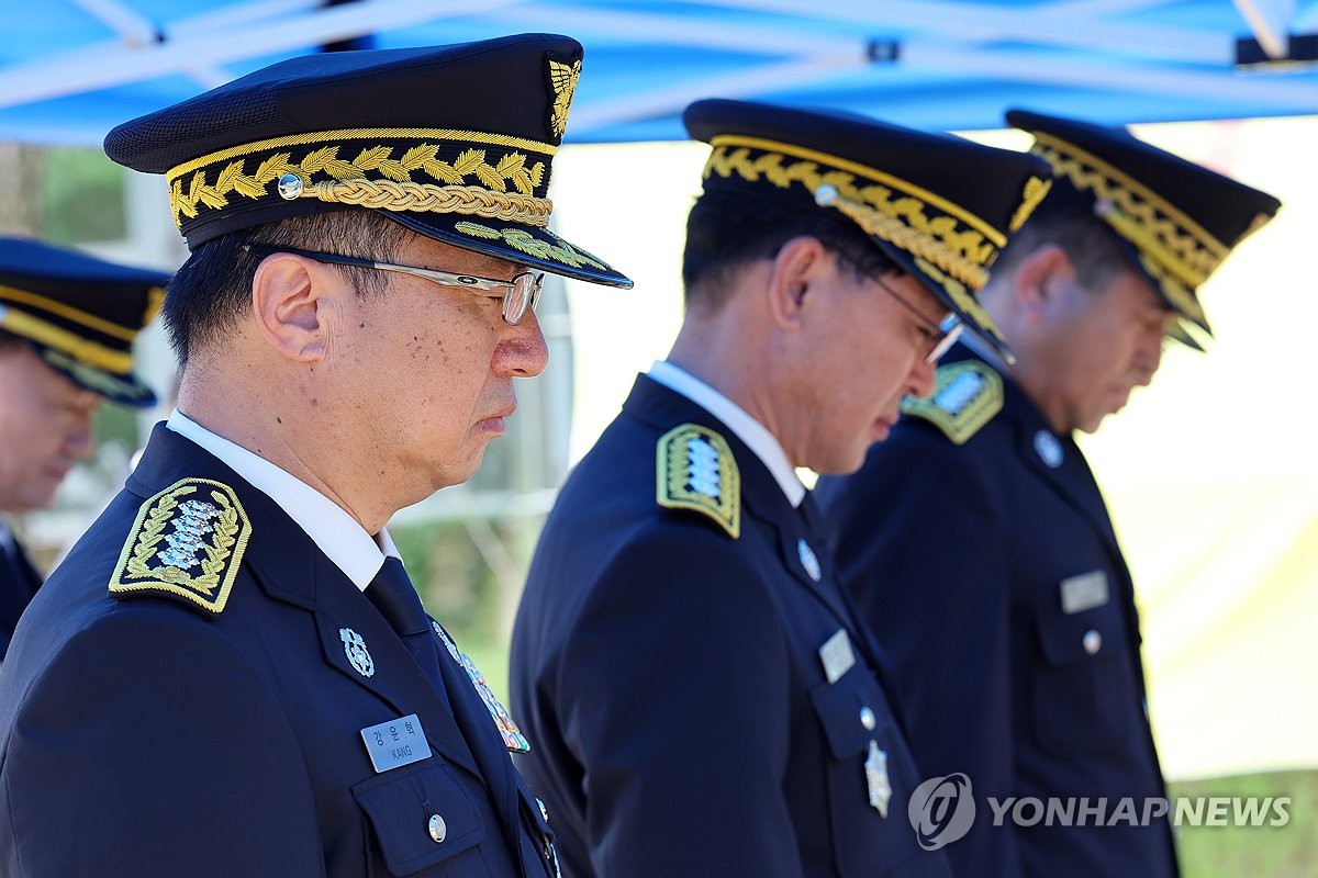 "세월호 수색 헬기 추락사고 아시나요" 쓸쓸한 10주기 추모식