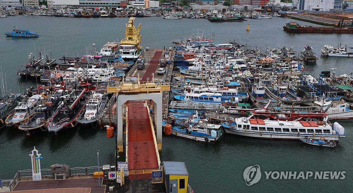 도로 잠기고 뱃길 끊겨…인천서 강풍·호우 피해 속출