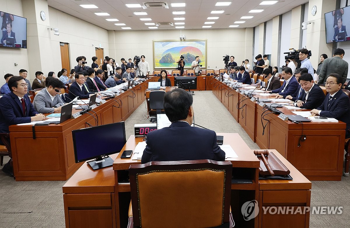 권익위 '명품백 조사종결' 공방…野청문회 요청에 파행(종합2보)