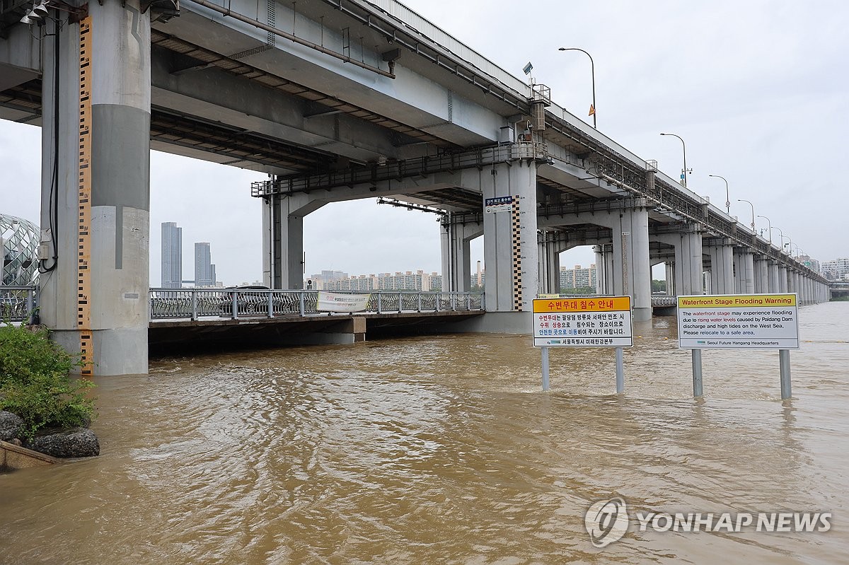 군, 집중호우에 재난대응태세 강화…부대활동 축소·골프 금지