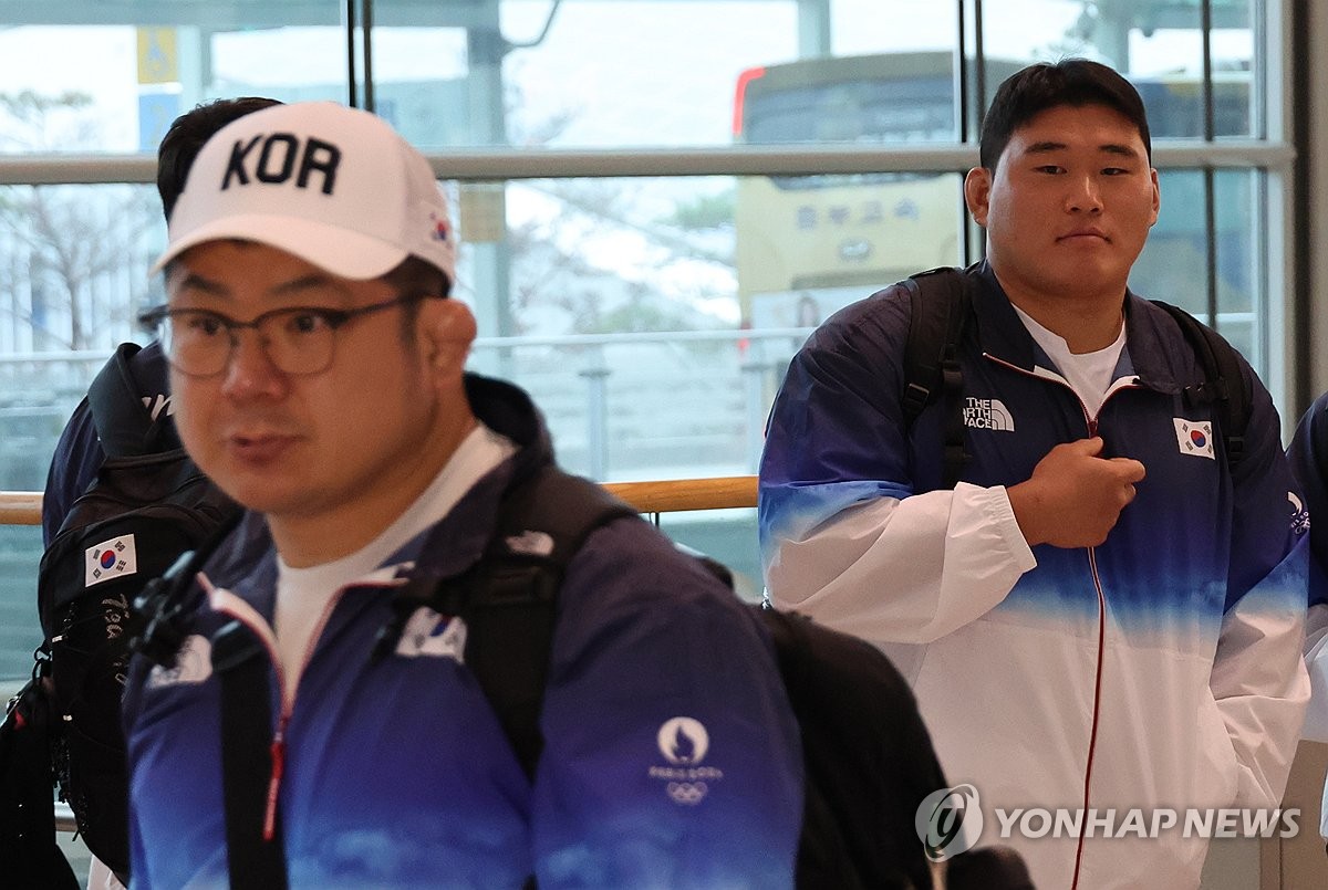 [올림픽] 도복 잡던 손에 수 놓인 태극기…유도 감독 "파리서 휘날릴 것"