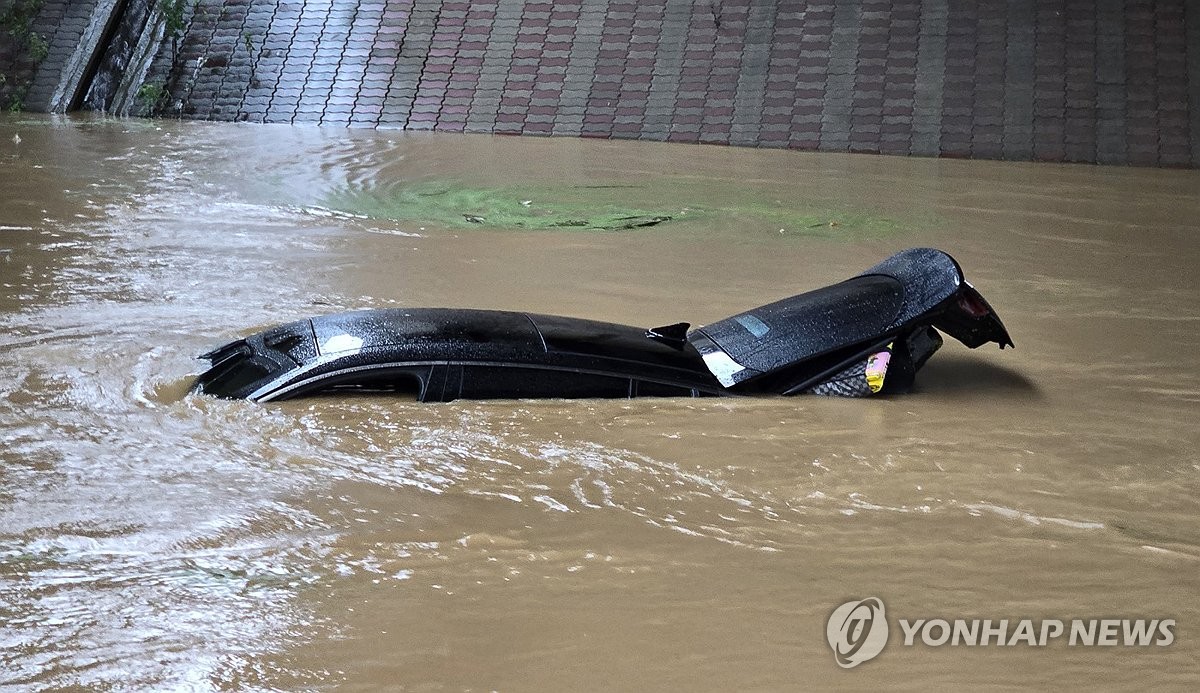 '이틀째 물폭탄' 수도권 대혼란…학교 휴업에 주민 대피령까지