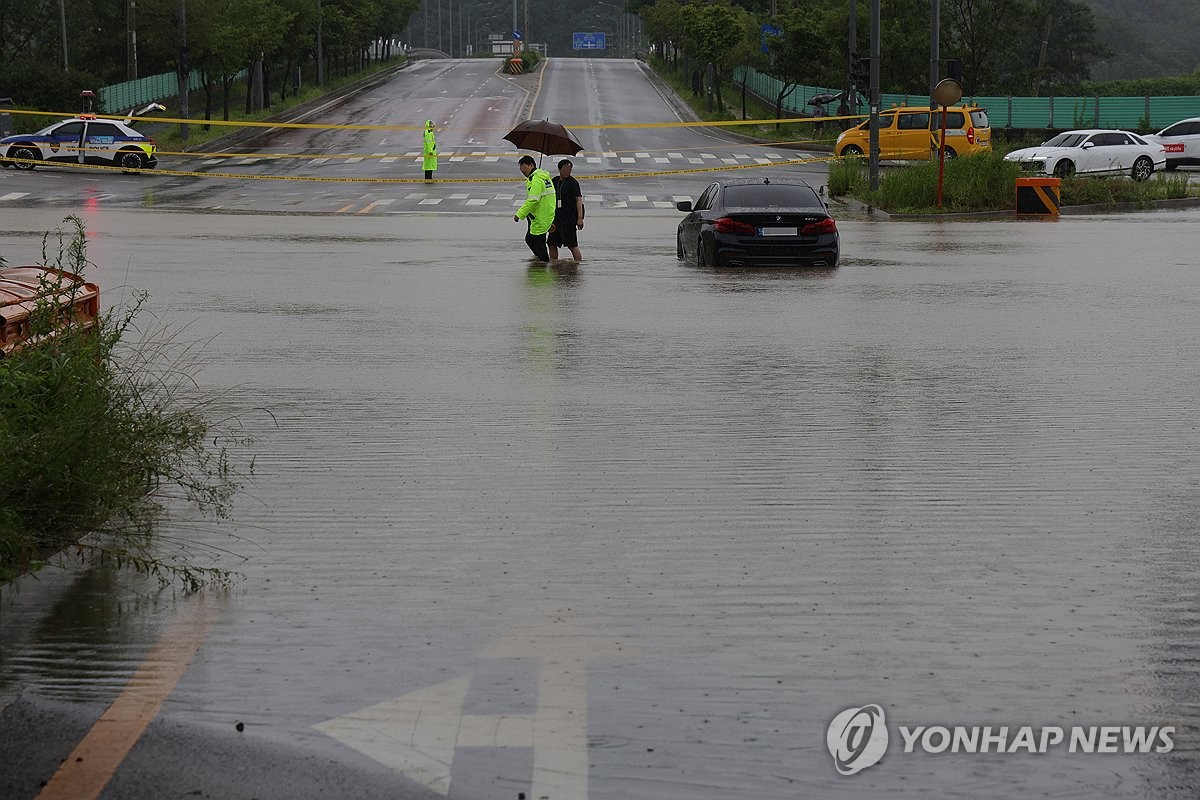 경기북부 폭우에 고립·탈출 잇따라…이틀간 파주 최고 633㎜(종합)