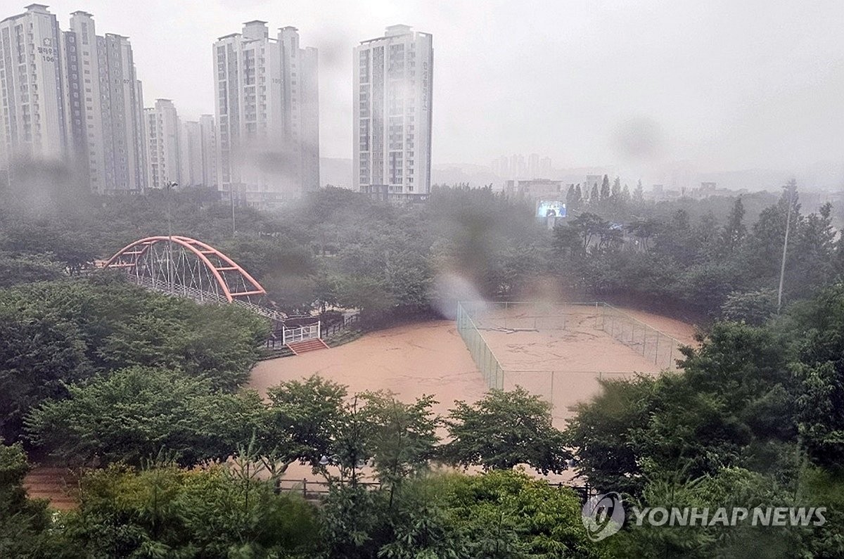 당진시 "남원천 제방 붕괴 우려…주민 대피해야"