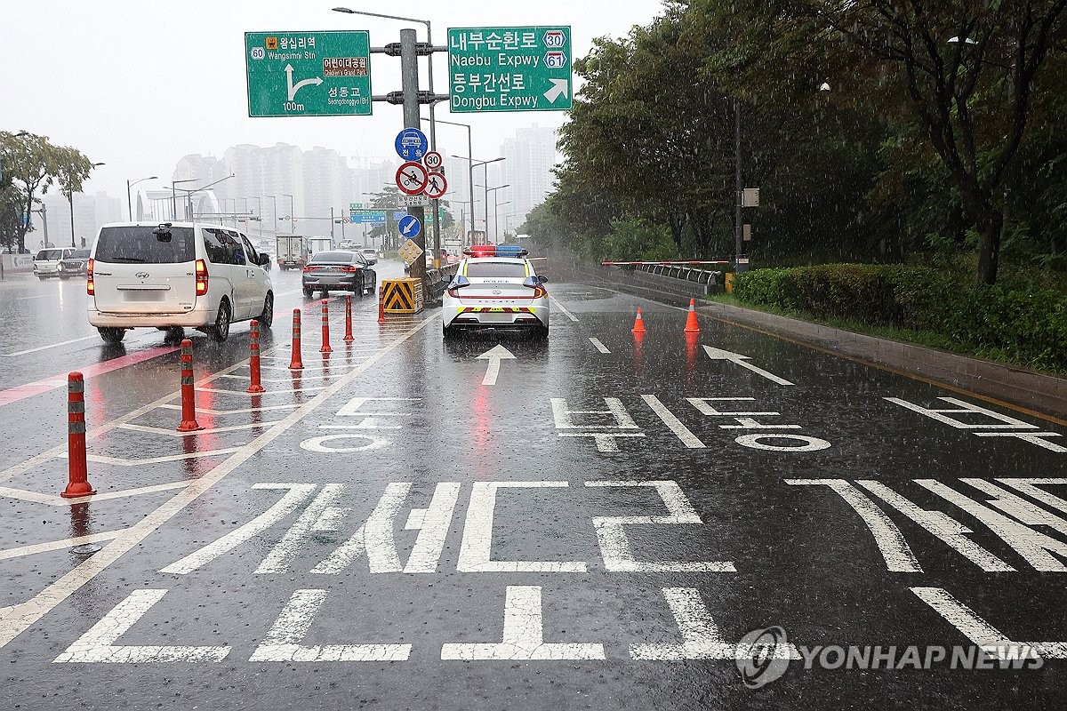 서울 내부순환도로 교통통제 해제…중랑천 수위 낮아져