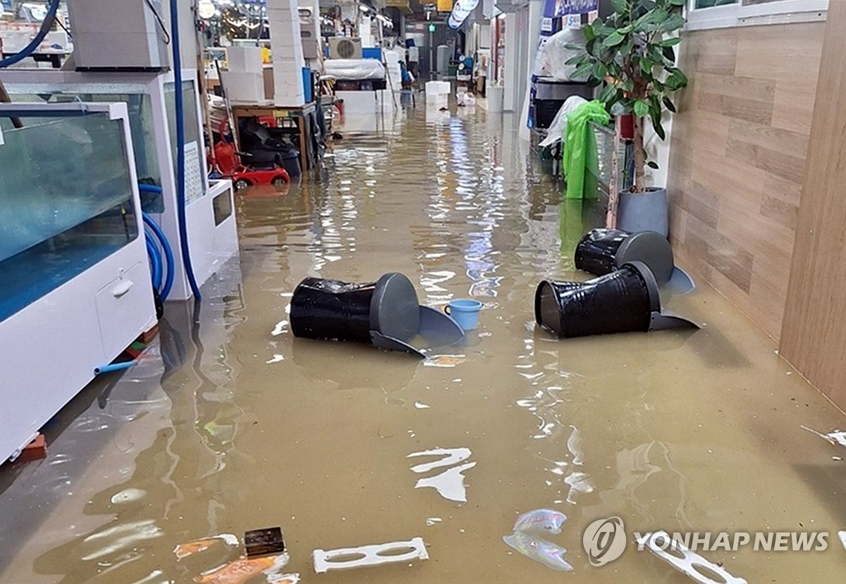 집중호우 계속 온다…수도권-전북, 내일까지 최대150㎜↑ 더내려