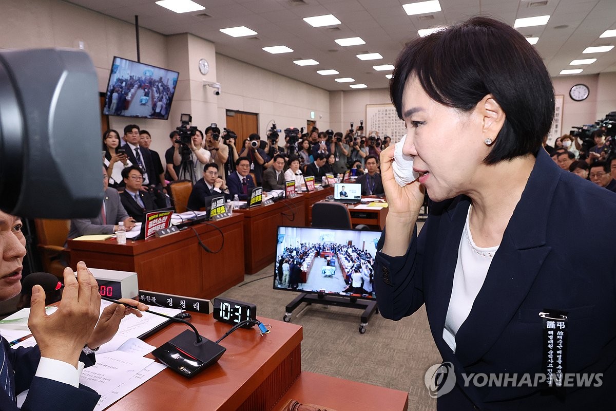 "탄핵용 불법청문회" "주범은 尹대통령"…여야 충돌에 아수라장(종합)