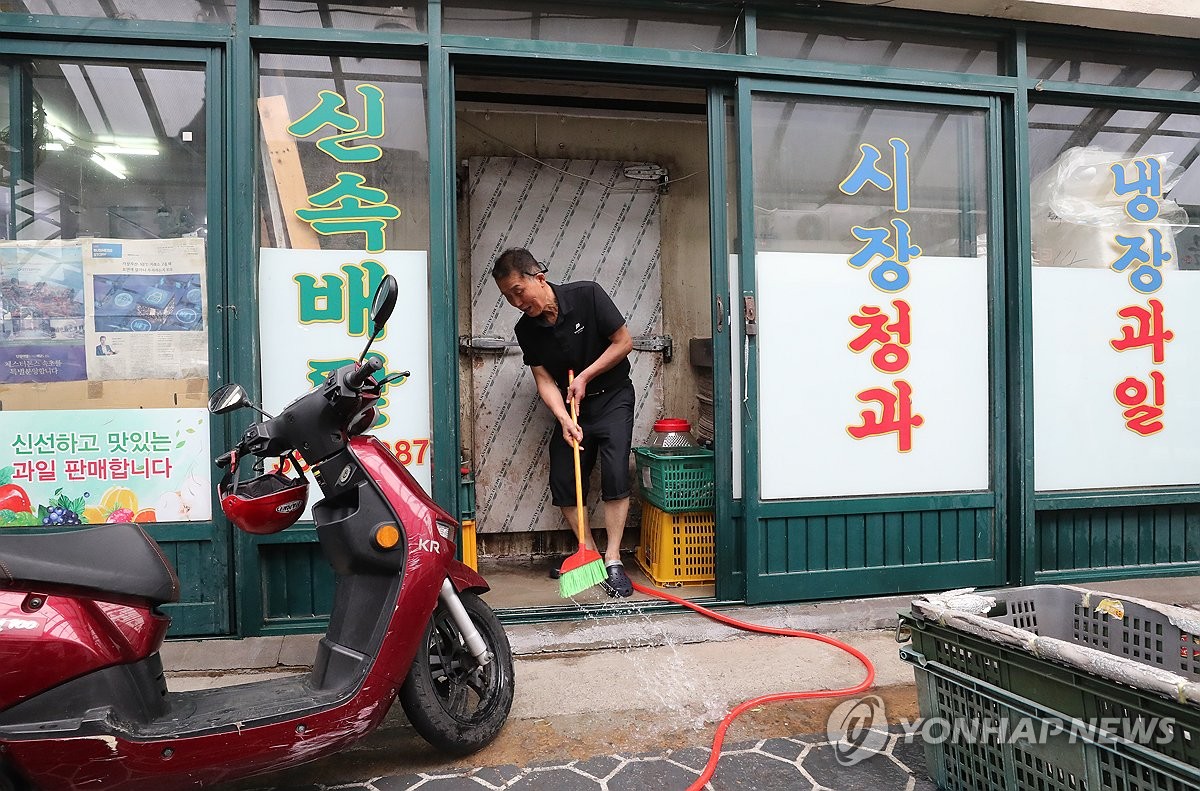 [현장] 닦고·쓸고·버리고…제 모습 찾아가는 당진전통시장