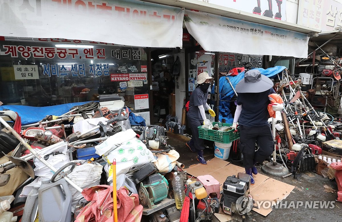 오영주 장관, 당진전통시장 찾아 수해복구 상황 점검