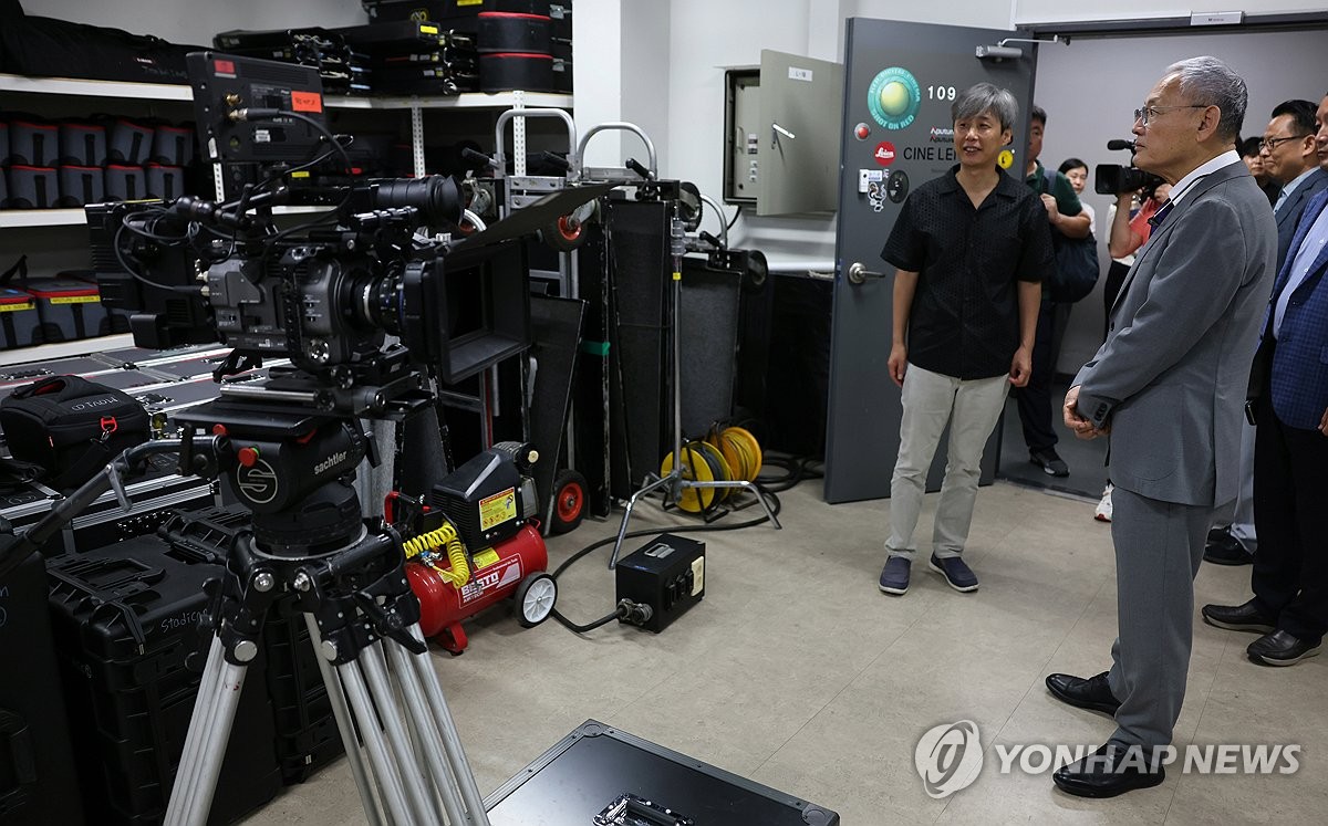 부산 찾은 유인촌 "영상도시 되려면 영화인 활동 여건 만들어야"