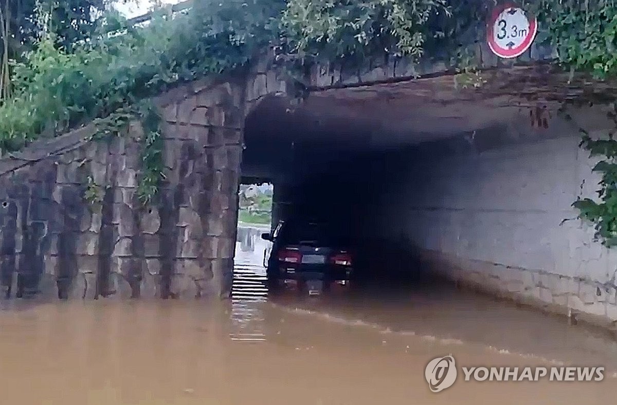 도깨비 장맛비 잦아들자 습한 폭염 기승…전국이 '몸살'