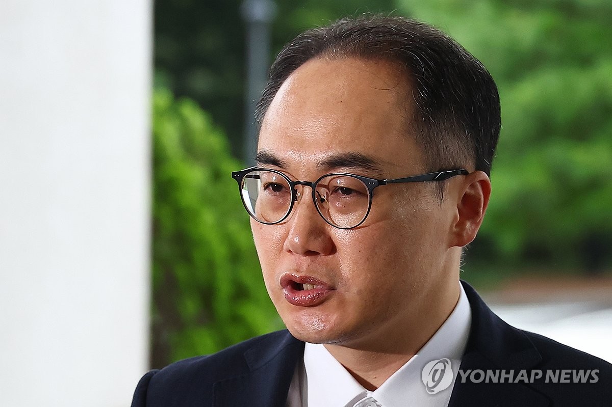 법조계 '총장 패싱' 논란에 "보고는 했어야…지휘권 방치 문제"(종합)