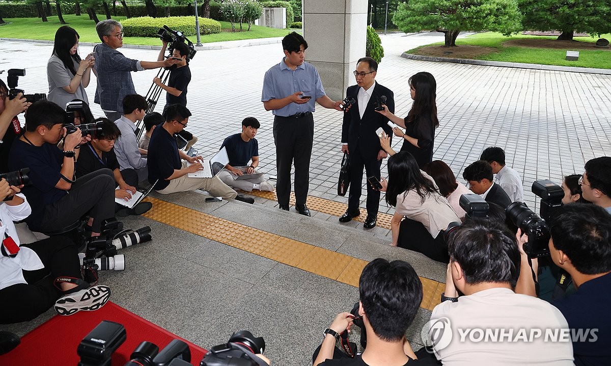 법조계 '총장 패싱' 논란에 "보고는 했어야…지휘권 방치 문제"(종합)