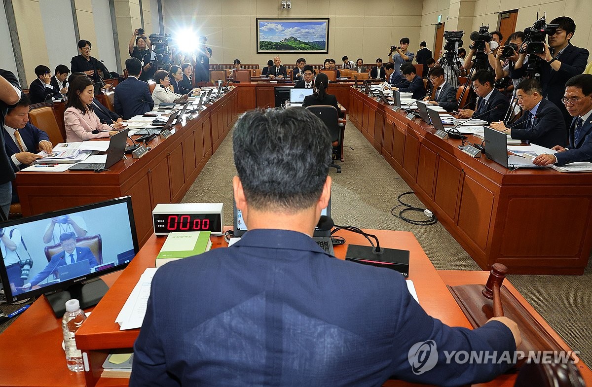 환경장관 청문회서 野 "이해충돌·위장전입" 與 "억지스럽다"