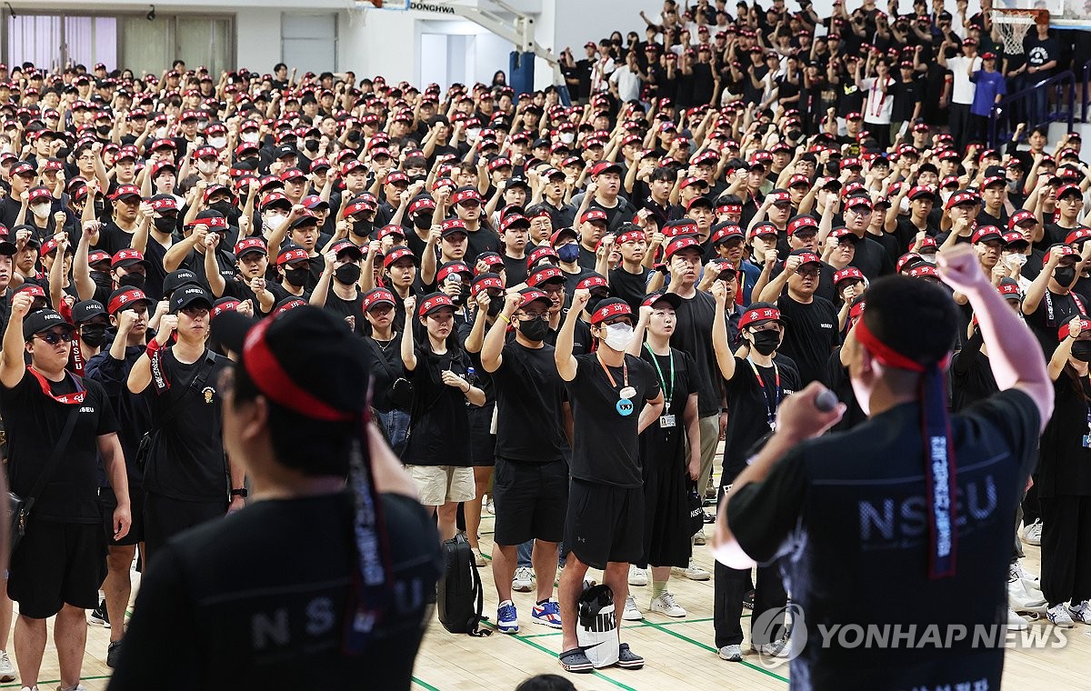 '끝장교섭' 제안 삼성전자 노조…8월 대표교섭지위 상실 가능성